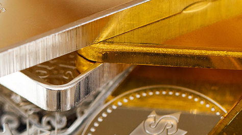 A Shaky U.S. Dollar Boosts Gold’s Role as an Alternative Reserve Asset 